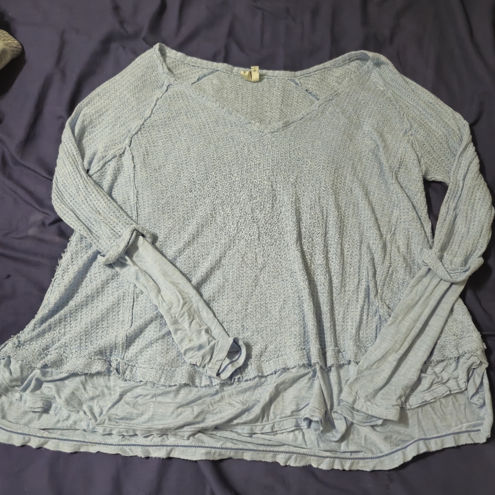 We The Free Oversize Sky Blue Waffle Knit Top Size Medium High Low Ruffle Hem